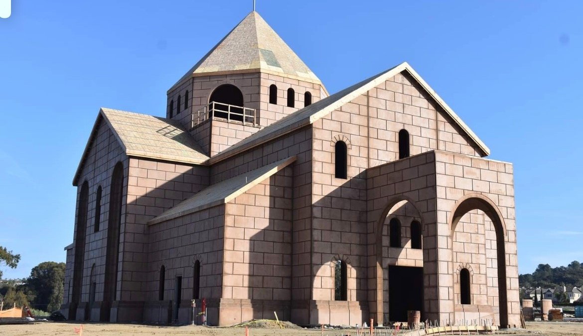 Kaliforniya'da yeni açılan Ermeni Kilisesi, Eçmiadzin'deki St. Hripsime kilisesinin benzerliğinde yapıldı