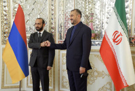 Ermenistan Dışişleri Bakanı’ndan Abdullahiyan’a tebrik mesajı: Ermenistan-İran ilişkileri sarsılmaz işbirliğiyle önemseniyor