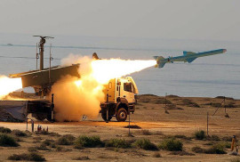 İran'dan yeni stratejik silah: 1450 kilometre menzilli füze tanıtıldı