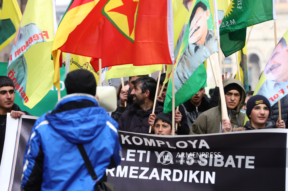 Kürt cemaati temsilcilerinden BM Ermenistan Ofisi önünde protesto: Türkiye'nin amacı Kürt halkını yok etmektir