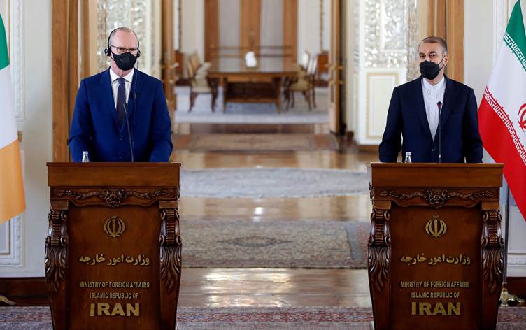 İran Dışişleri Bakanı İngiliz mevkidaşı ile Viyana'da süren nükleer anlaşma müzakereleri ve bölge konuları görüştü