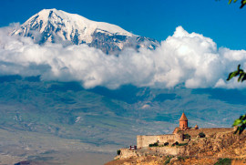 Ermenistan'daki Khor Virap Manastırı ziyaretçilerinin manzarası: ARARAT (Foto)