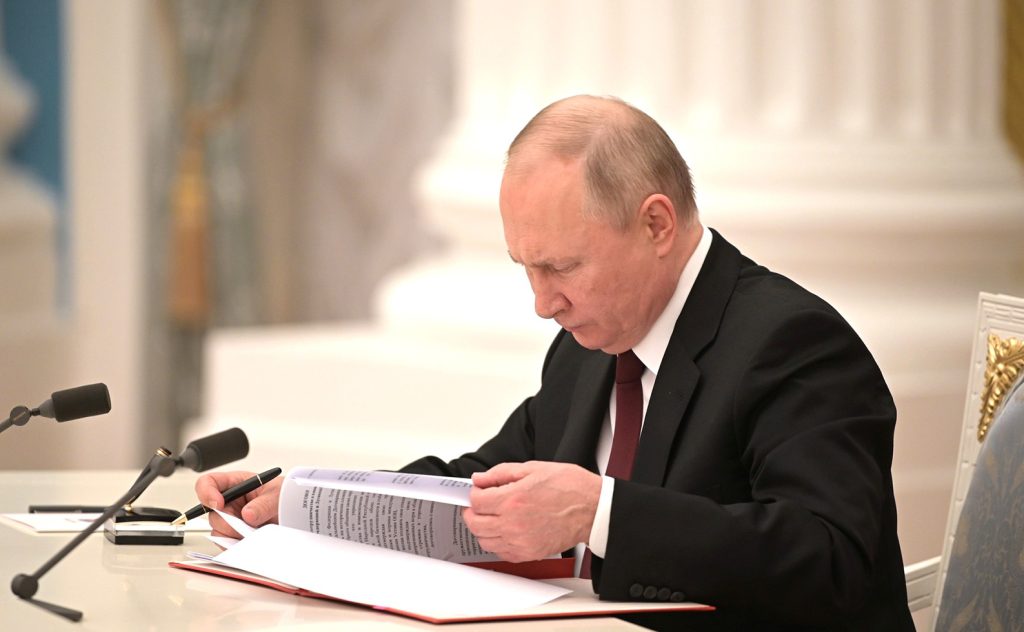 Putin, Donetsk ve Lugansk Halk Cumhuriyeti'nin bağımsızlığını tanıma kararını imzaladı