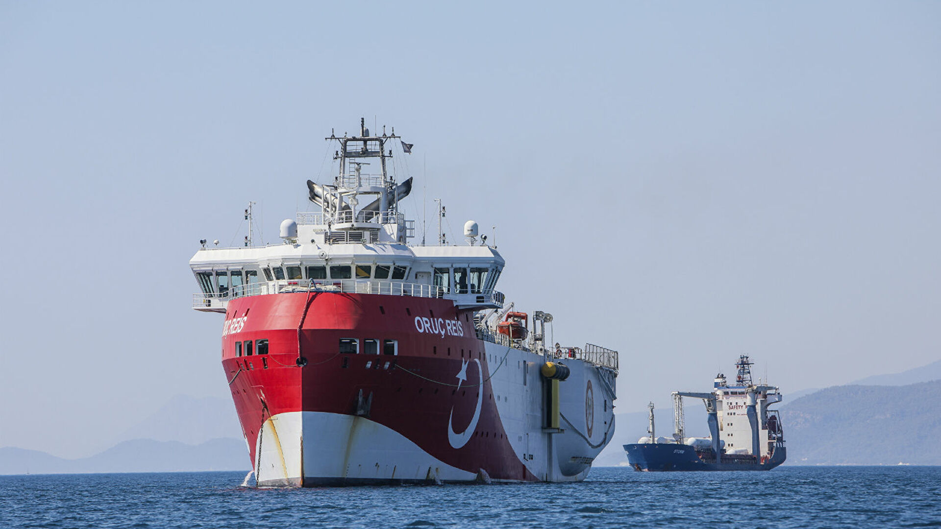 В Турции заявили о попадании бомбы в турецкий корабль в Черном море