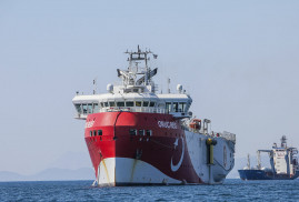 В Турции заявили о попадании бомбы в турецкий корабль в Черном море