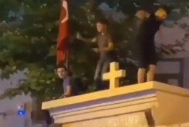Türkiye'deki Ermeni kilisesine büyük saygısızlık yapanlar beraat etti