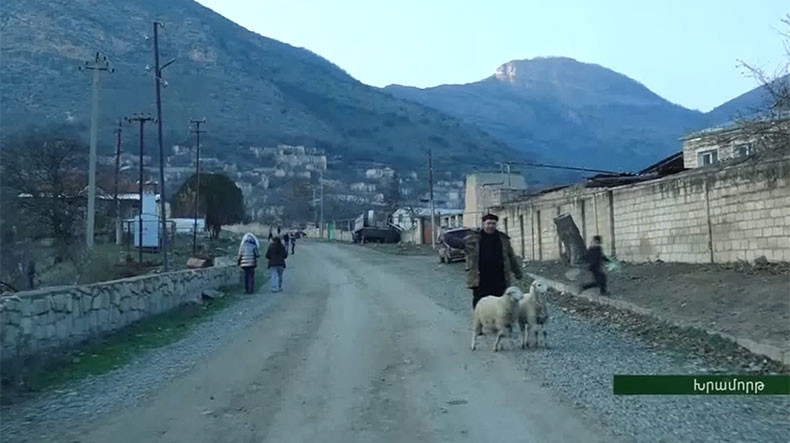 Azerbaycan ateş açtı! Karabağ sakini evinin bahçesinde tarım işi yaparken yaralandı! (+18 foto)