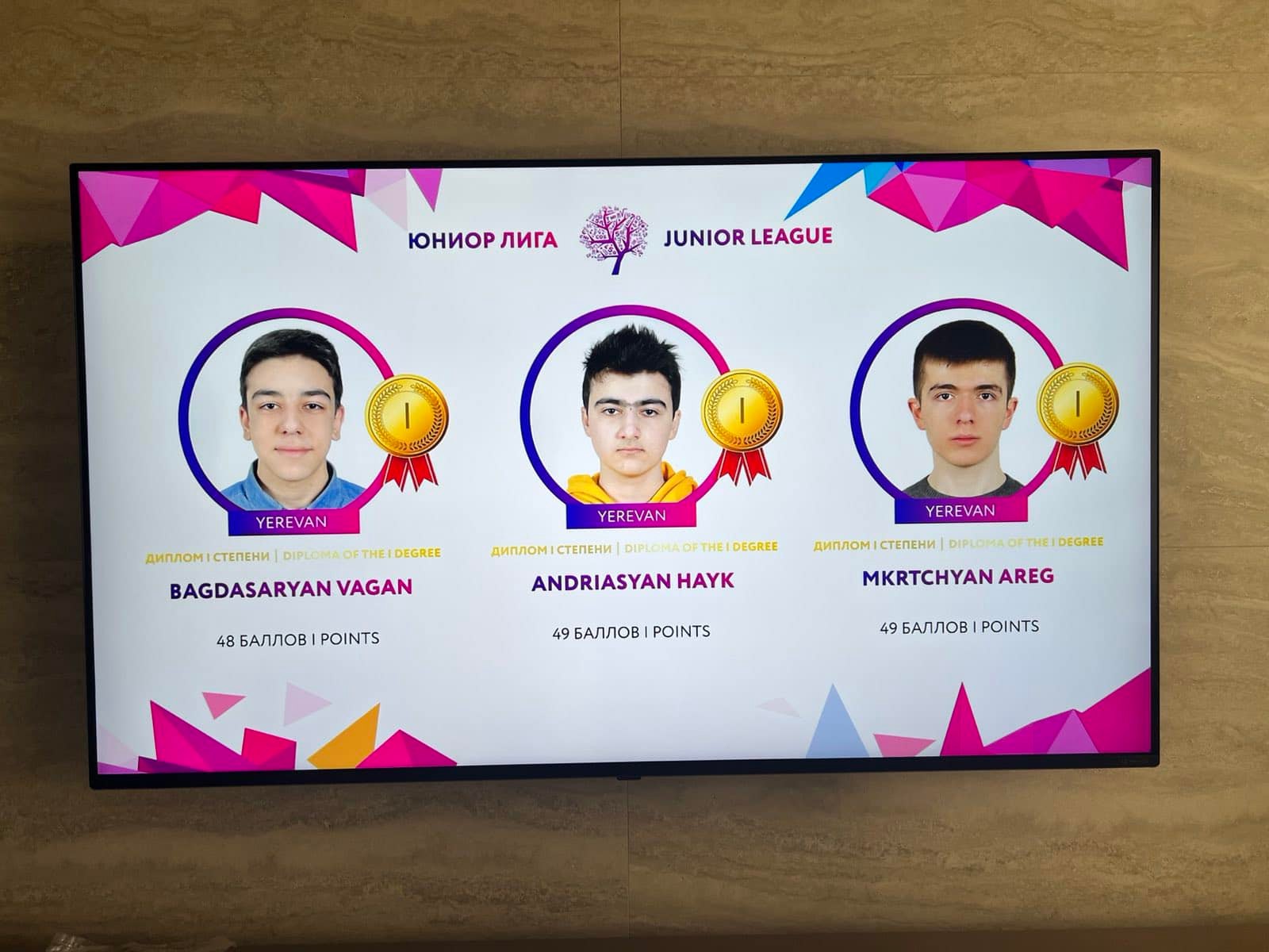 Ermeni öğrenciler Uluslararası Matematik Olimpiyatları’ndan altın madalyalarla döndü