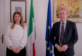 Ermeni büyükelçi, İtalya Dışişleri Bakan Yardımcısı ile görüştü