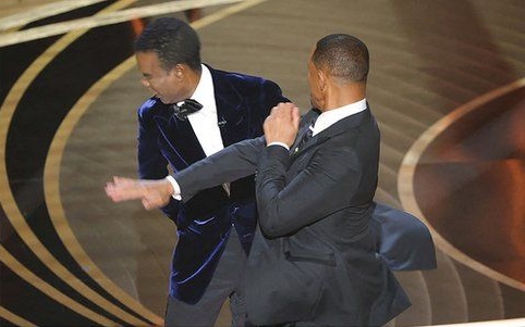 Will Smith, Oscar töreninde komedyen Chris Rock'a tokat attı (Video)