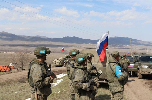 Rus barış güçleri, Parukh'ta Azerbaycan ordusunun ilerlemesini durdurmak için yedek kuvvetler konuşlandırıyor