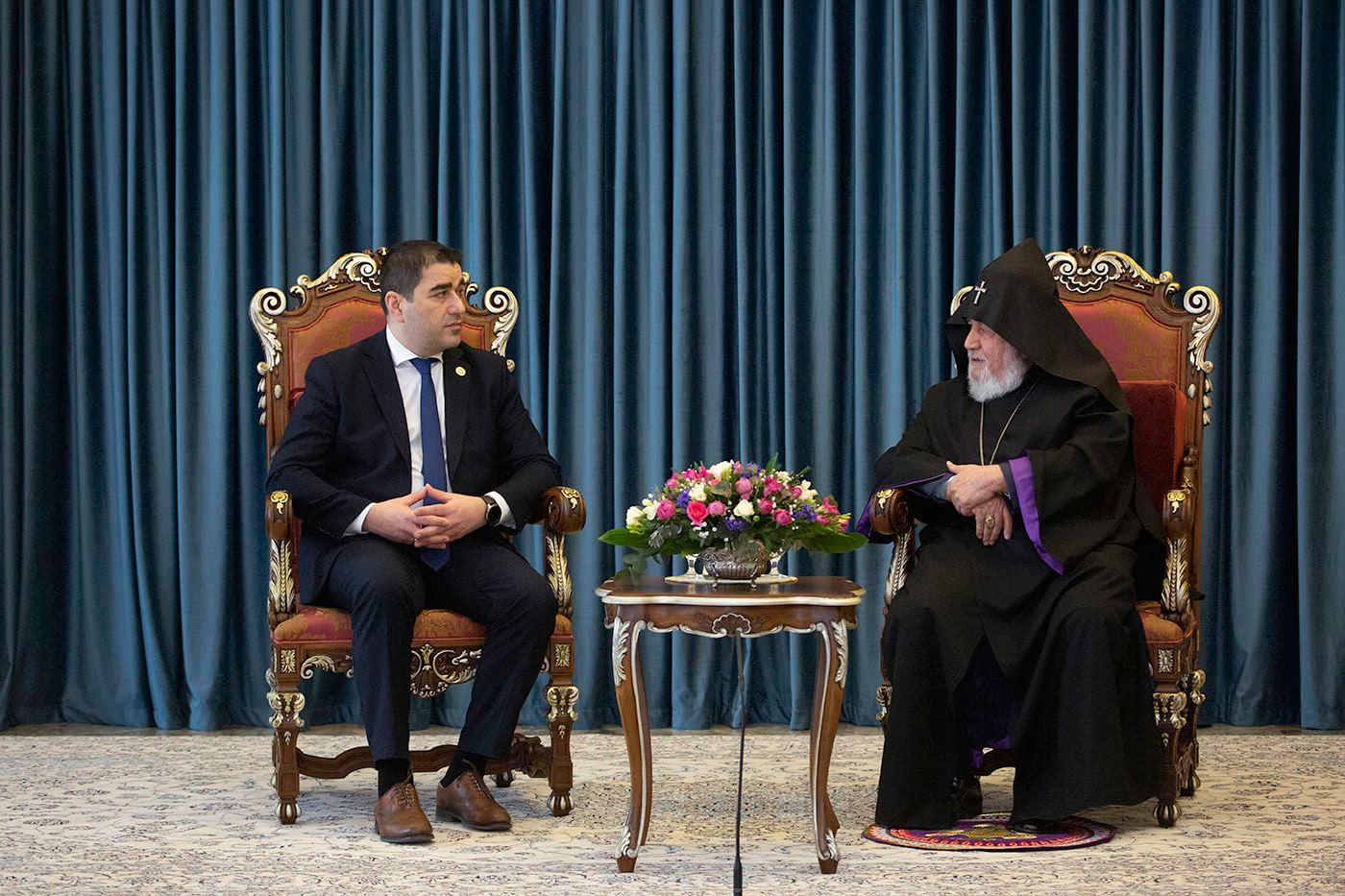 Tüm Ermeniler Katolikosu II. Karekin, Gürcistan Parlamento Başkanı’nı kabul etti