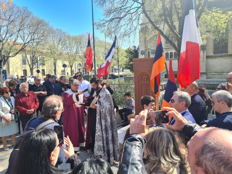 Fransa'nın Nimes kentinde Ermeni Soykırımı kurbanlarının anısına bir meydan açıldı