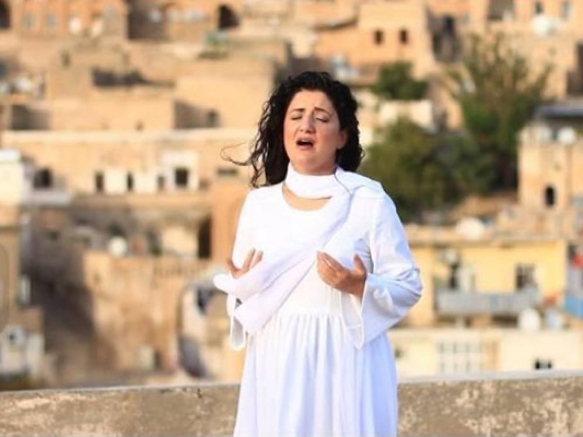 Ermenihaber.am’e konuşan dünyaca ünlü Kürt opera sanatçısı: “Ermeni halkından geriye viraneler kaldı”