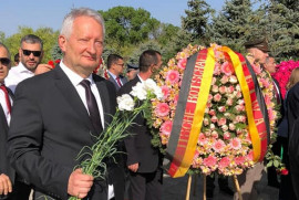 Almanya'nın Yerevan Büyükelçisi, Ermeni Soykırımı Anıtı'na çelenk bıraktı