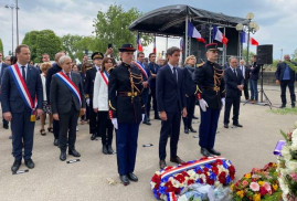 Paris'te Fransa Cumhurbaşkanı adına Ermeni Soykırımı anma etkinliğinde çelenk koyuldu