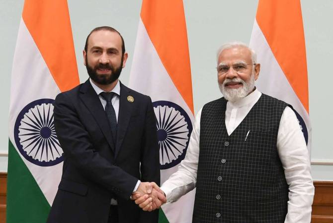 Ermenistan Dışişleri Bakanı, Hindistan Başbakanı ile görüştü