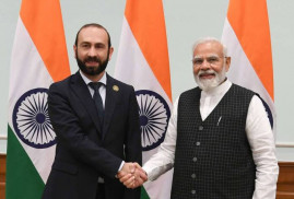 Ermenistan Dışişleri Bakanı, Hindistan Başbakanı ile görüştü