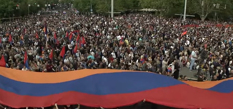 Ermenistan'da muhalefet itaatsizlik eylemleri başlattı