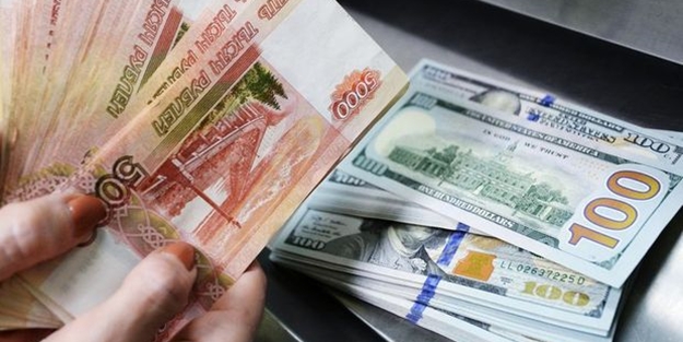 Ruble dolar karşısında güçleniyor