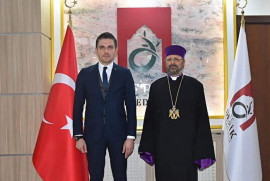 Türkiye Ermenileri Patriği Sahak Maşalyan, Derik Kaymakamı’nı ziyaret etti