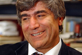 Hrant Dink'in şiirini oğlu Arat Dink besteleyip yorumladı