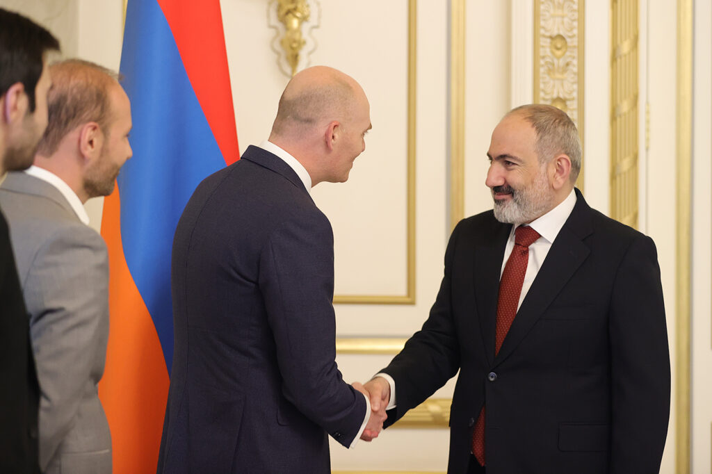 Ermenistan'ın başkentinde Dünya Ticaret Merkezi kurma projesi Paşinyan'a sunuldu