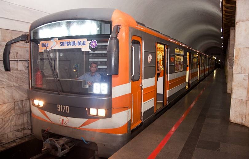 Yerevan metrosunun faaliyeti muhalefetin düzenlediği itaatsizlik eylemleri nedeniyle felç oldu