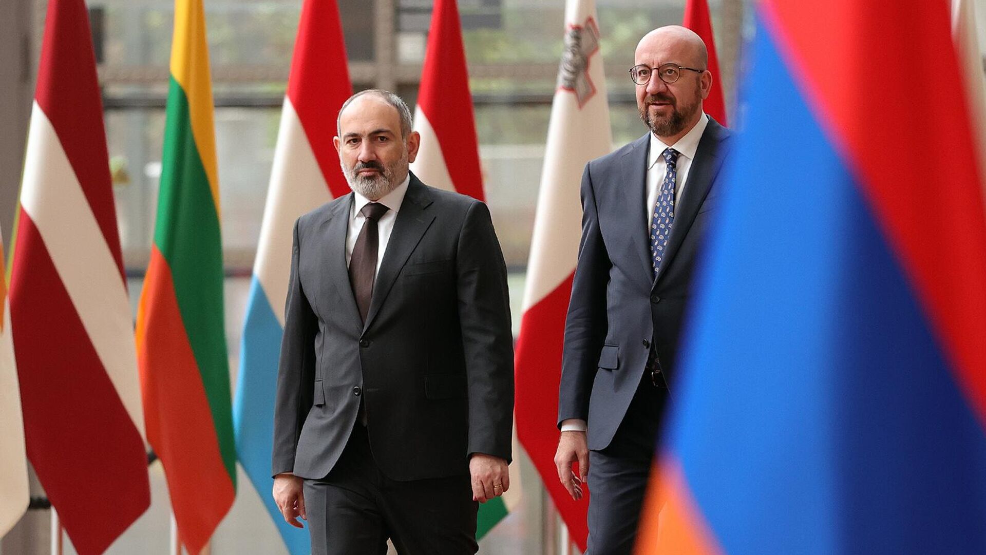 Paşinyan Brüksel’de Aliyev ile bir araya gelecek