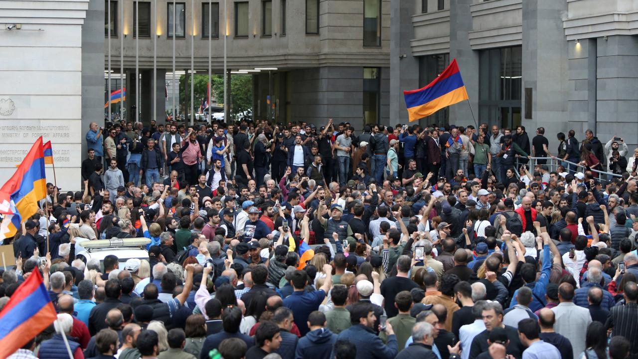 Yerevan’da Hükümet karşıtı protestolar devam ediyor (Foto)