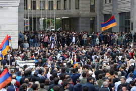 Yerevan’da Hükümet karşıtı protestolar devam ediyor (Foto)