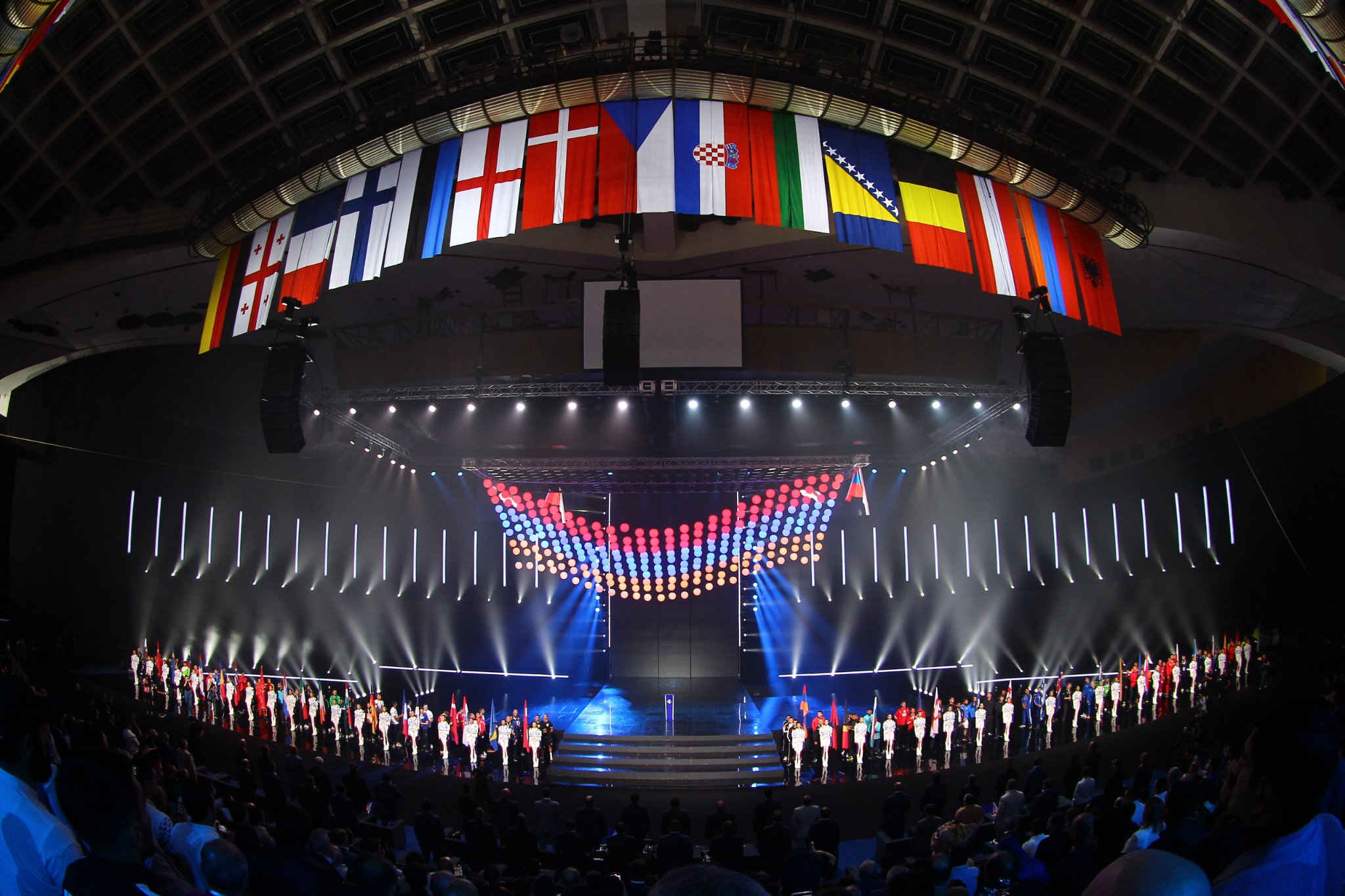 Yeravan'da Avrupa Şampiyonası açılışı, güzel gösteri, Karabağ bayrakları sahnede (foto, video)