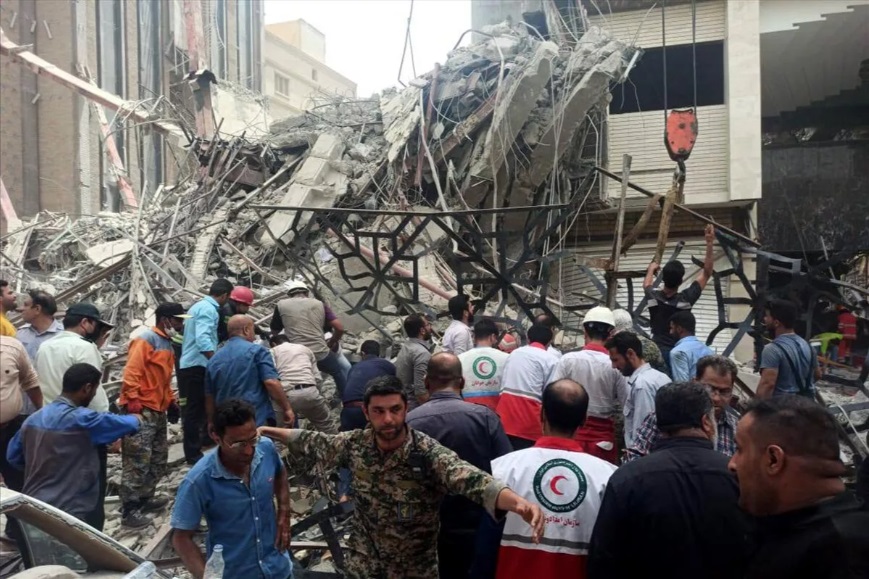 İran'da 10 katlı bina çöktü: En az 4 ölü, 80 kişi enkaz altında kaldı