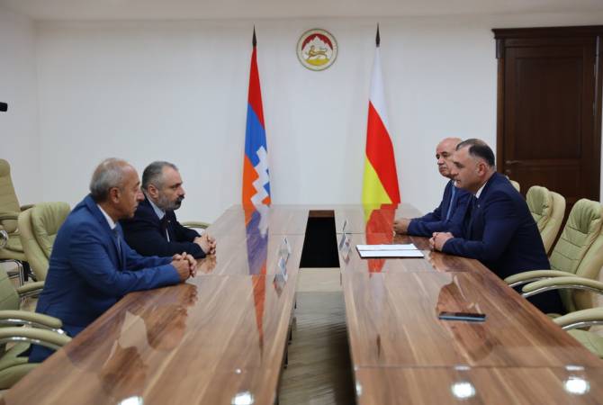 Karabağ Dışişleri Bakanı Güney Osetya'ya çalışma ziyareti gerçekleştirdi