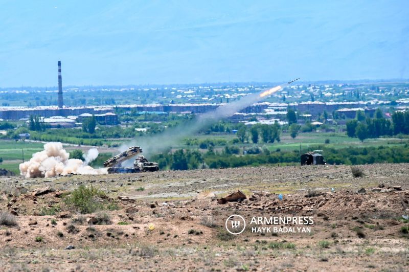 Ermenistan Silahlı Kuvvetleri, "Smerch" sistemleri ve 120 mm bombaatarlarıyla tatbikatlar gerçekleştiriyor
