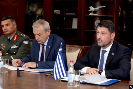 Yunanistan Savunma Bakanlığı heyeti Ermenistan'da:  Askeri-teknik işbirliği olanakları ele alındı