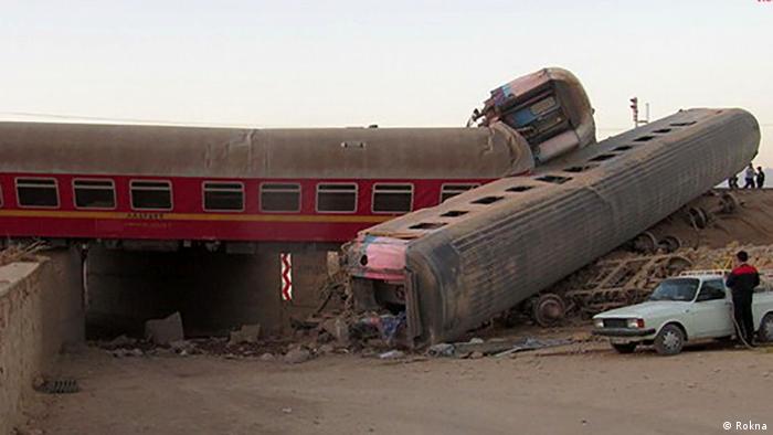 İran'da yolcu treni raydan çıktı: Ölü ve yaralılar var