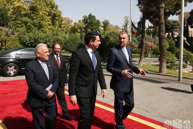 Ermenistan Meclis Başkanı, İran Dışişleri Bakanı ile görüştü
