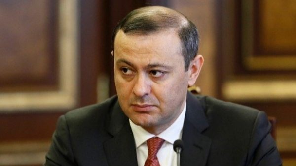 Güvenlik Konseyi Sekreteri Grigoryan, Ermenistan’dan koridor mantığı olan herhangi bir yolun geçeceğini istisna etti