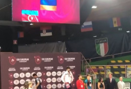 Ermenistan Milli marşı sırasında kürsüden inen Azerbaycanlı güreşçi diskalifiye edildi (Video)