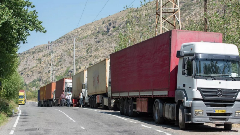 İran kamyonlar Kapan-Goris karayolundan yeniden geçmeye başladı