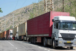 İran kamyonlar Kapan-Goris karayolundan yeniden geçmeye başladı