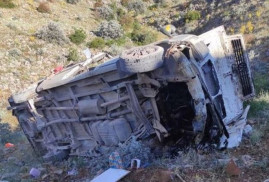 Türkiye’nin Konya şehrinde tarım işçilerini taşıyan minibüs devrildi: 2 ölü, 18 yaralı