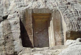 Kaçak defineciler, altın uğruna Van'daki Ermeni tarihi tapınağı tahrip ettiler