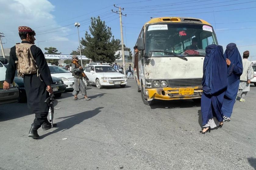 Taliban'ın kız öğrencilere uyguladığı lise yasağı, üniversiteye de engel