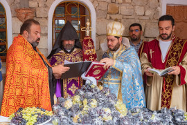 Türkiye'nin son Ermeni köyünde Meryem Ana Yortusu ve Üzüm Bayramı kutlandı (FOTO)