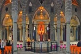 Diyarbakır’ın tarihi Surp Giragos Kilisesi’nde ayin töreni