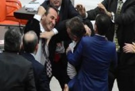 Թուրք պատգամավորները կրկին ծեծել են իրար (լուսանկարներ)