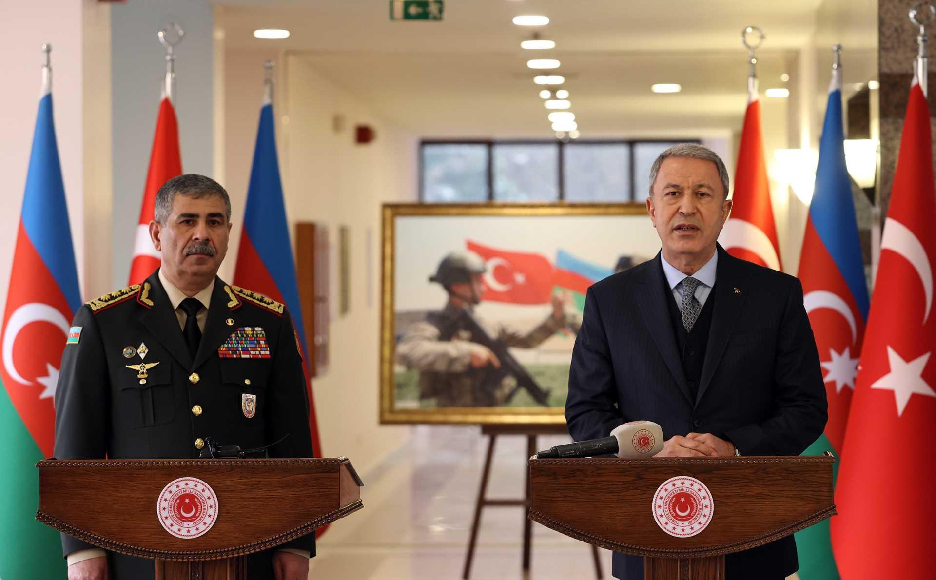 Թուրքիայի ու Ադրբեջանի ՊՆ ղեկավարները քննարկել են հայ-ադրբեջանական սահմանին տիրող իրավիճակը