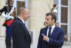 Macron, Aliyev ile yaptığı görüşmede Ermenistan'ın toprak bütünlüğüne saygı gösterilmesi talebini hatırlattı